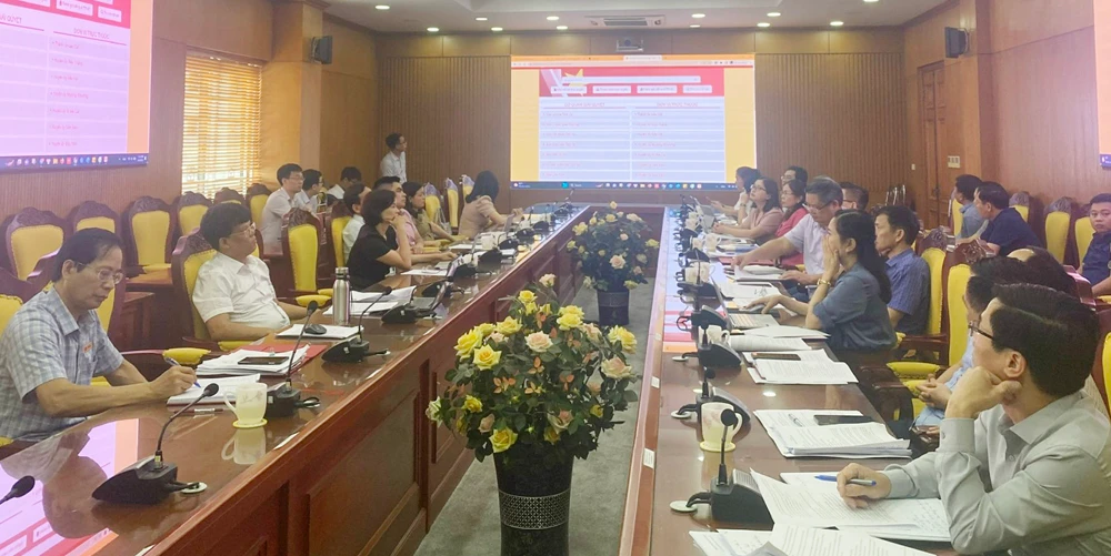 Tỉnh uỷ họp nghe Cổng dịch vụ công trực tuyến khối đảng, đoàn thể.jpg