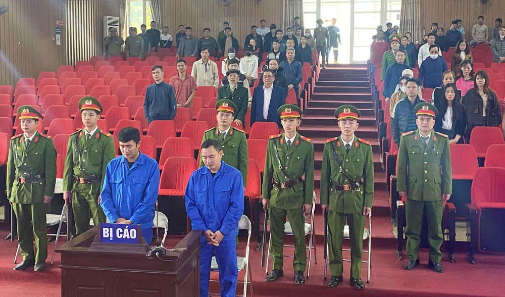 Nười dân tham gia xét sủ vụ án.jpg