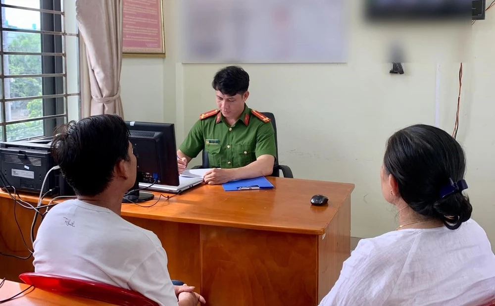 Vợ chồng ông P làm việc với cơ quan Công an.