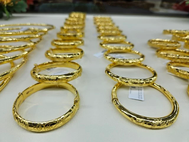 Giá vàng nhẫn trơn tăng vọt.
