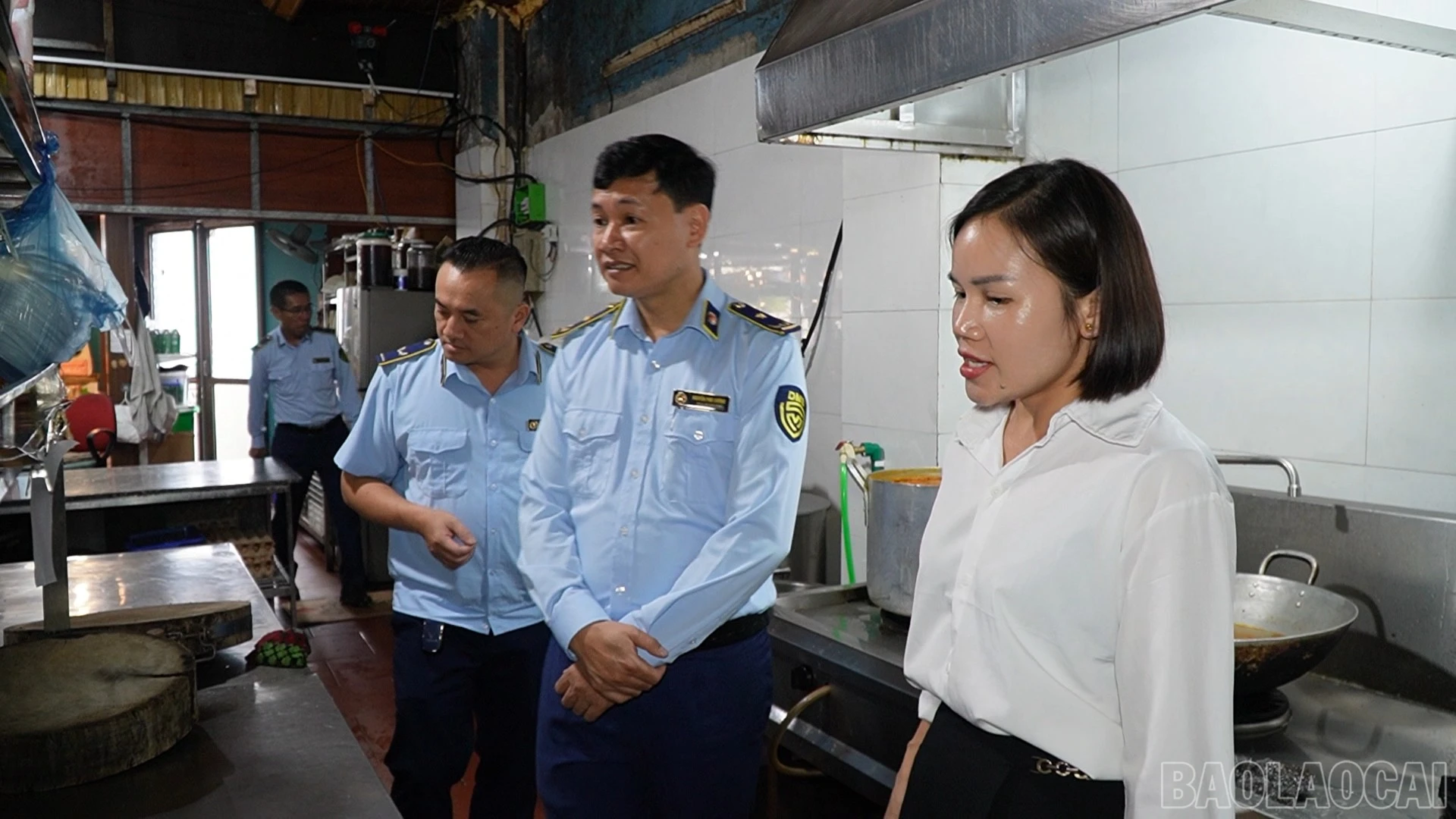 baolaocai-br_cai-cach-hanh-chinh00-22-14-02still009-5707.jpg