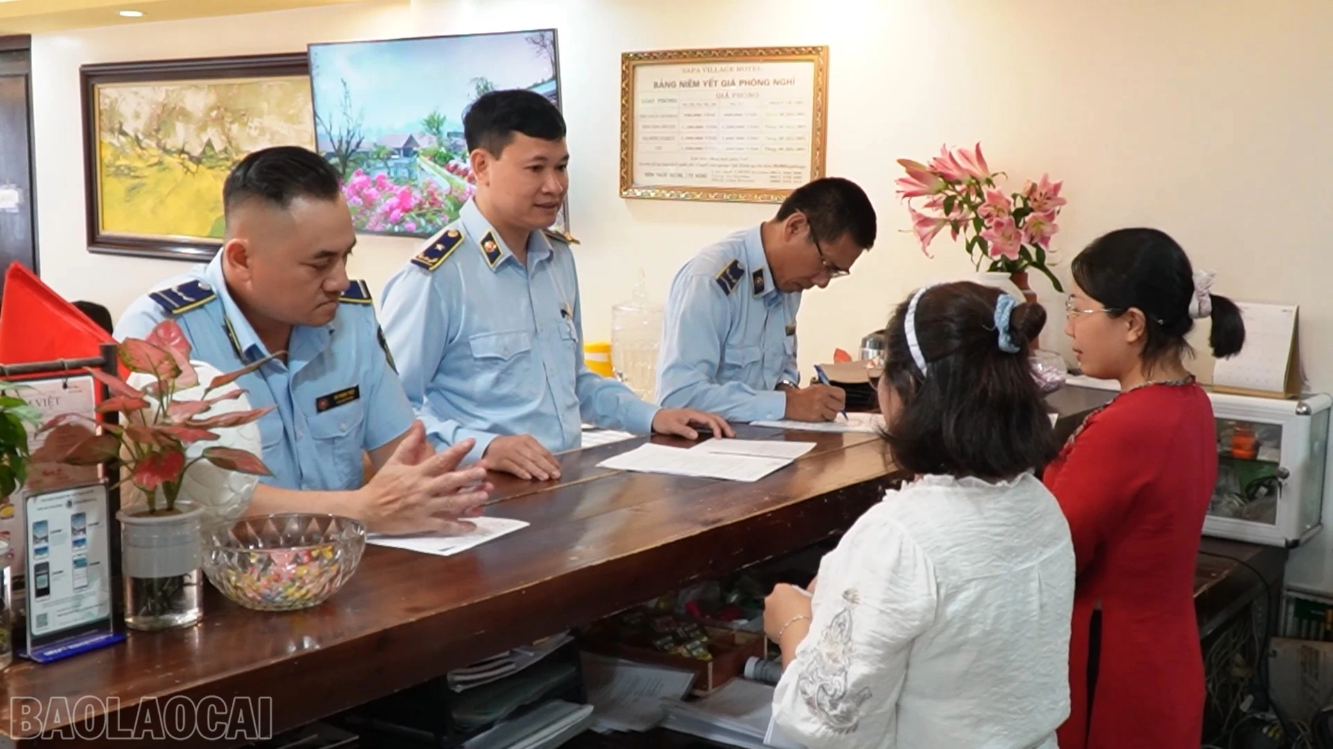 baolaocai-bl_cai-cach-hanh-chinh00-19-28-25still006-8485.jpg