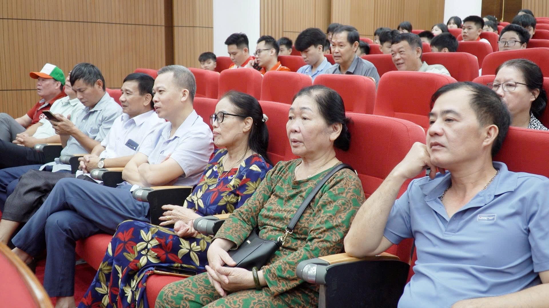 Đại biểu dự lễ phát động. z7101724675857-2b706439e68af2c4c7369b03700eb18f.jpg