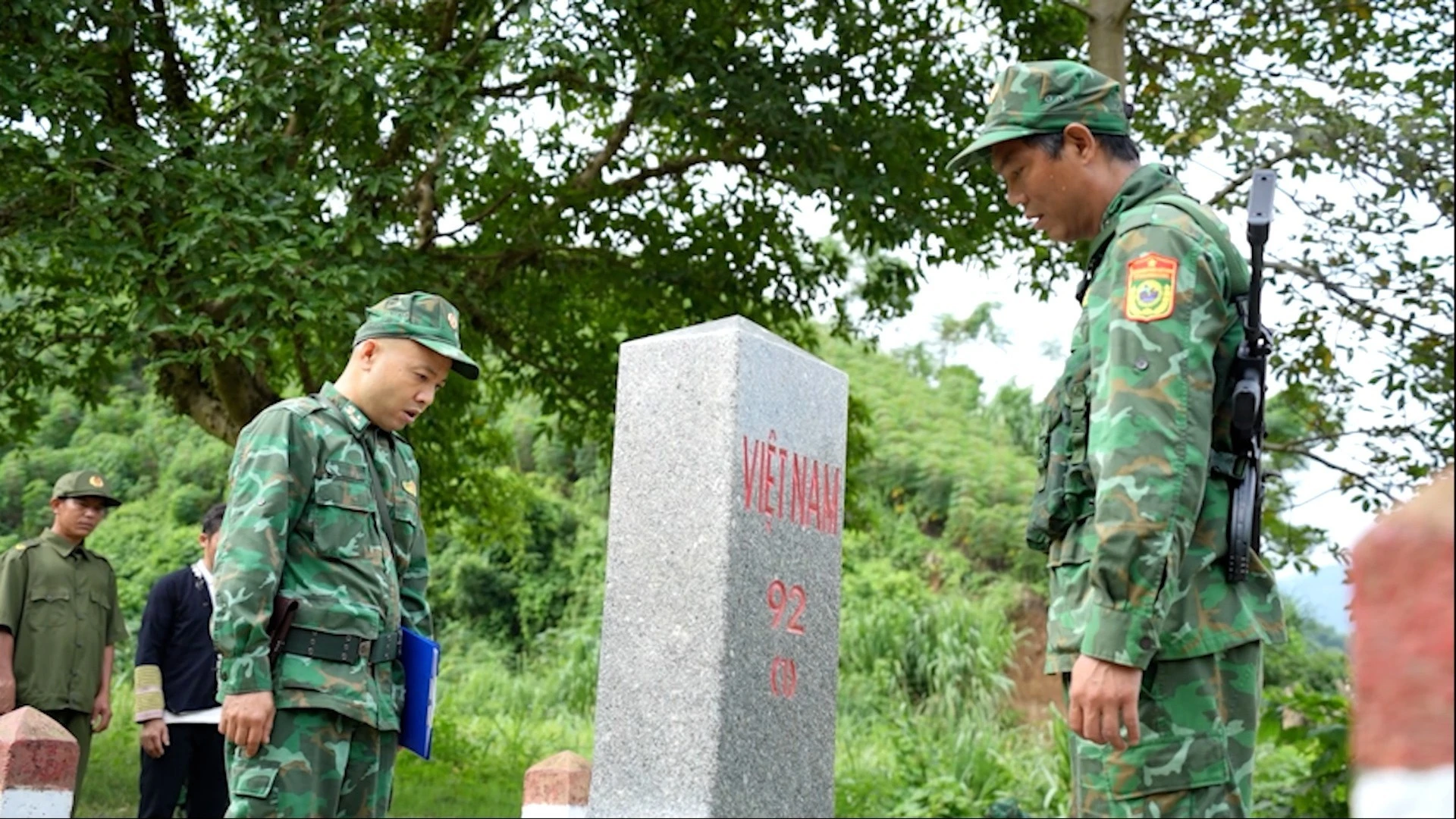lk85059-giu-vung-duong-bien-moc-gioi-hd00-01-37-17still010-3049.jpg