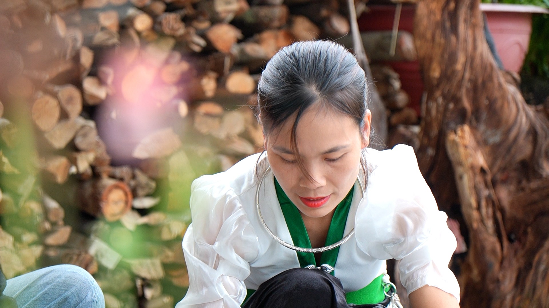 Thai girl in traditional costume. 10.jpg