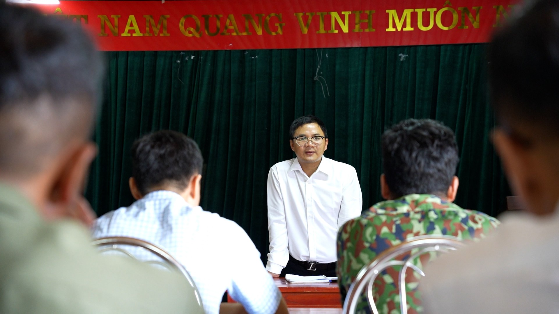Anh Sờ Có Suy tham gia sinh hoạt chi bộ tại thôn Choản Thèn, xã Y Tý. 7.jpg