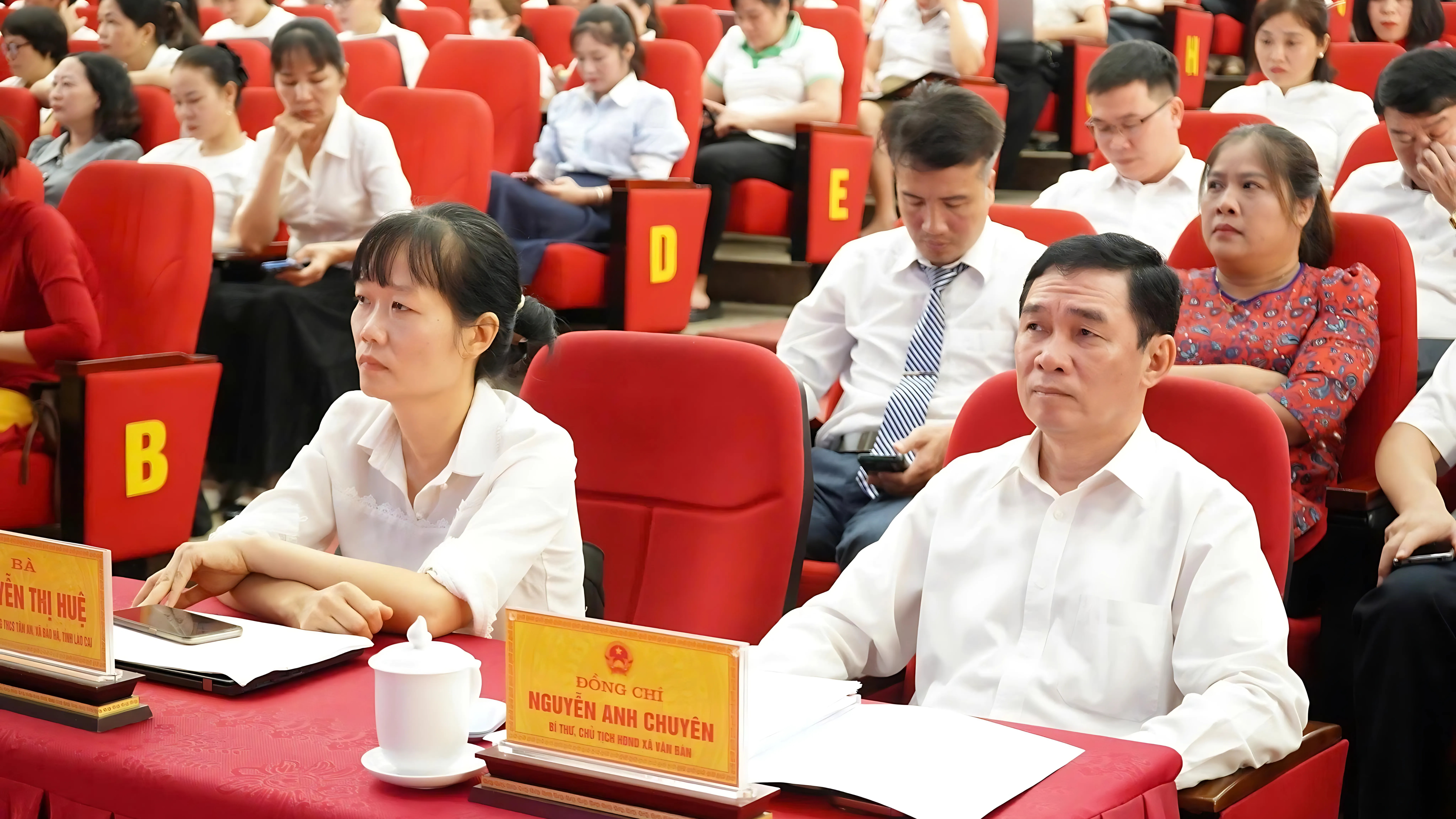 Đồng chí Nguyễn Anh Chuyên, Tỉnh uỷ viên, Bí thư Đảng uỷ, Chủ tịch HĐND xã Văn Bàn dự lớp tập huấn. 5.png