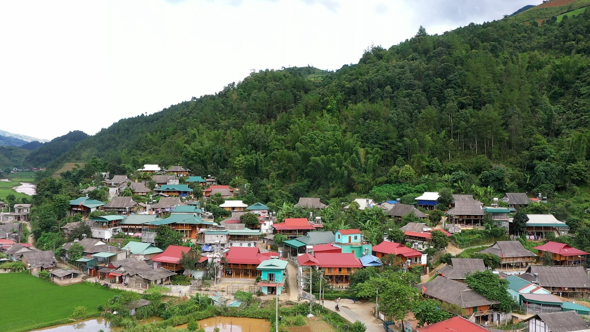 Stilt houses in Ban Thai. 14.jpg