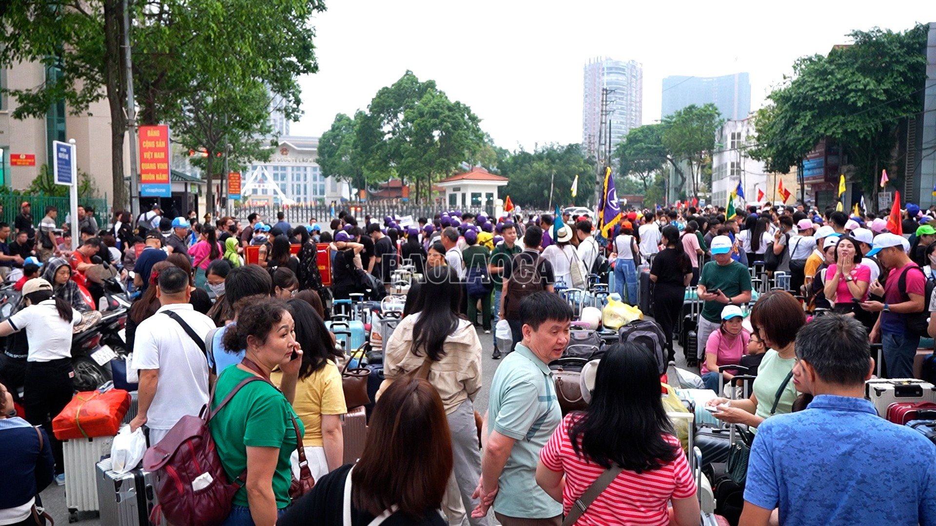 An ninh, trật tự khu vực Cửa khẩu Quốc tế Lào Cai được đảm bảo dù lượng du khách rất đông. baolaocai-c_bp4.jpg