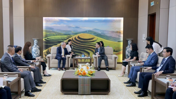 Chủ tịch UBND tỉnh Nguyễn Tuấn Anh tiếp Đoàn công tác Công ty TNHH Viện nghiên cứu Trang Nghiêm (Trung Quốc)