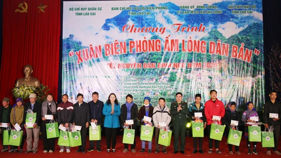 Nhiều hoạt động ý nghĩa tại chương trình “Xuân Biên phòng ấm lòng dân bản”