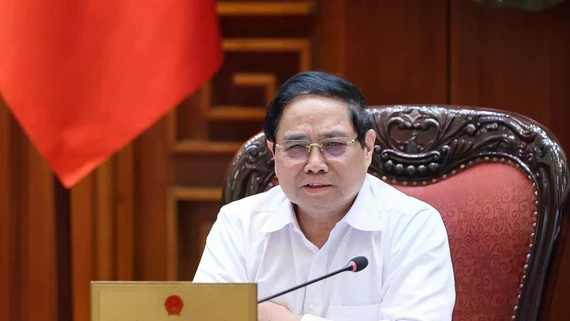 Thủ tướng: Điều hành giá xăng dầu linh hoạt, đẩy nhanh triển khai xăng sinh học