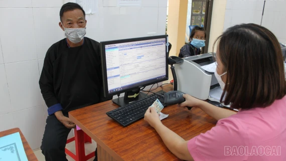Lào Cai hỗ trợ mua thẻ bảo hiểm y tế cho người cao tuổi và người dân tộc thiểu số 