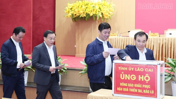 Lào Cai hỗ trợ 14 tỷ đồng ủng hộ Nhân dân miền Trung và Tây Nguyên khắc phục hậu quả bão số 13