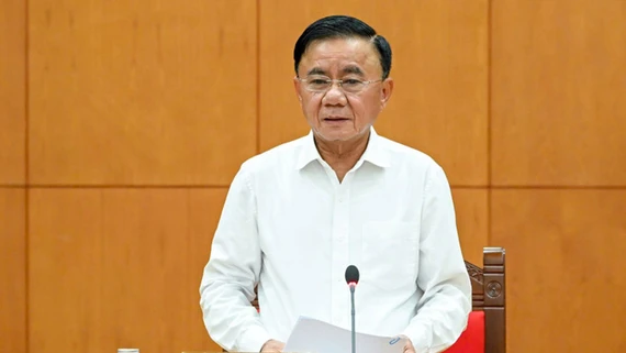 Quy định của Bộ Chính trị về phân cấp quản lý cán bộ và quy hoạch, bổ nhiệm, giới thiệu ứng cử, tạm đình chỉ công tác, cho thôi giữ chức vụ, từ chức, miễn nhiệm đối với cán bộ