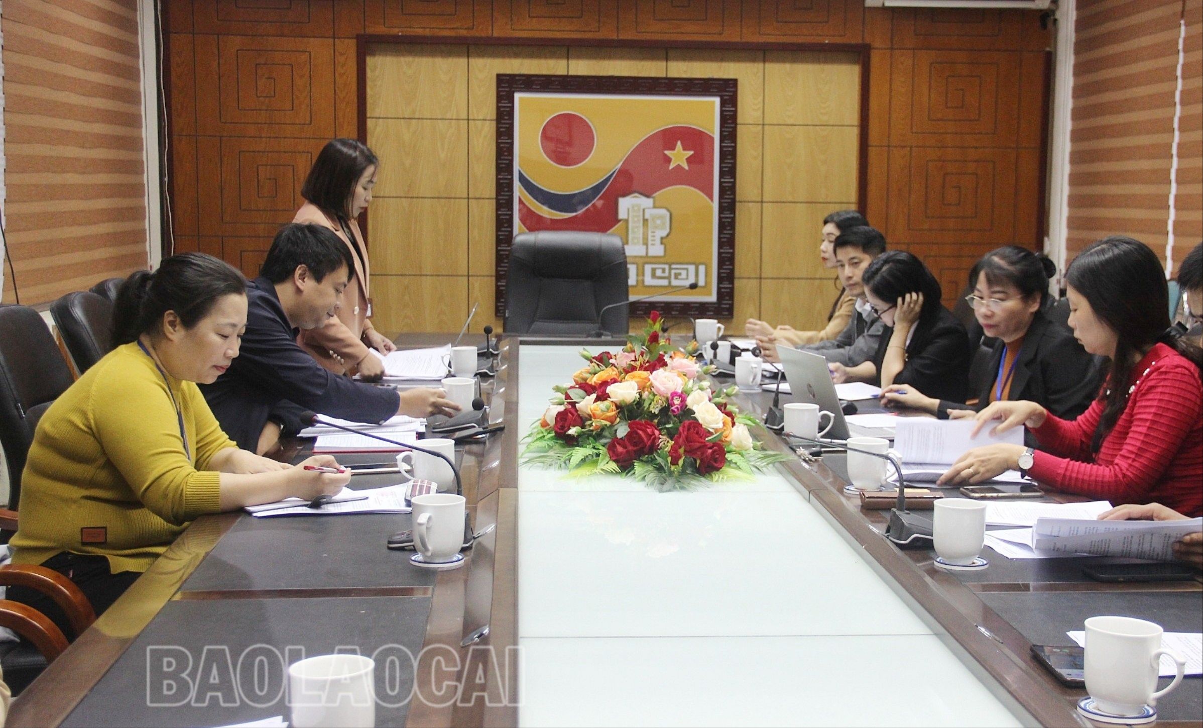 Quang cảnh buổi làm việc. z4947522927929_1003fcd52b5c59e60194dfd589b8fd11.jpg