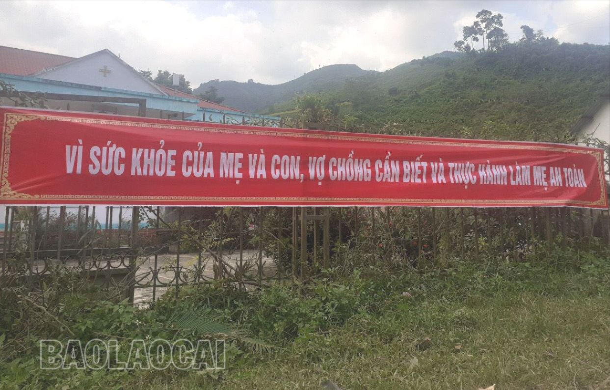Băng rôn truyền tải thông điệp truyền thông góp phần nâng cao nhận thức của người dân. z4751667183371_07bc92932b8a4ab3f7182f386b554b7f.jpg