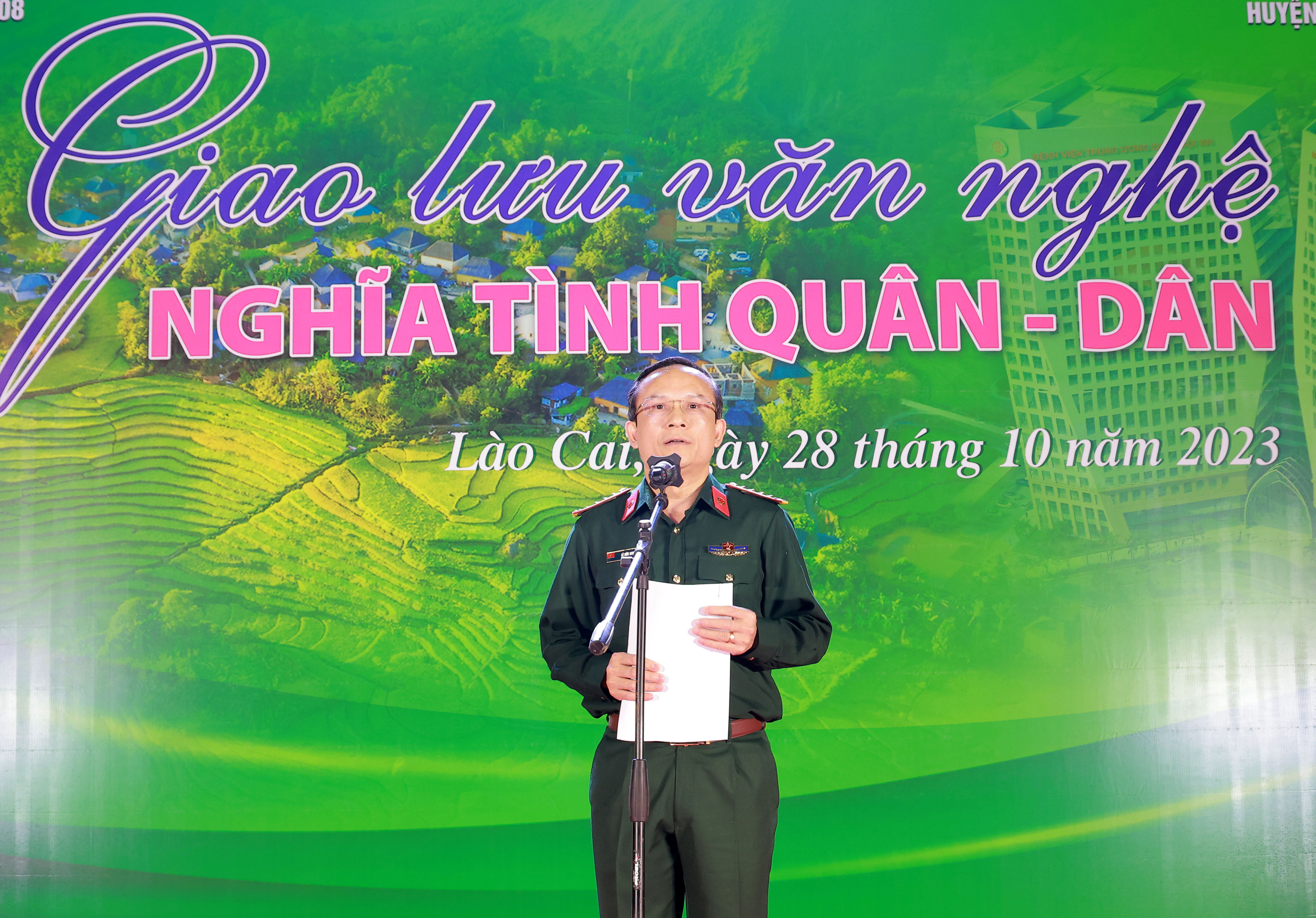 Đại tá PGS.TS Lê Hữu Song, Giám đốc Bệnh viện Trung ương Quân đội 108 phát biểu tại chương trình giao lưu. 0E8A7413 (1).JPG
