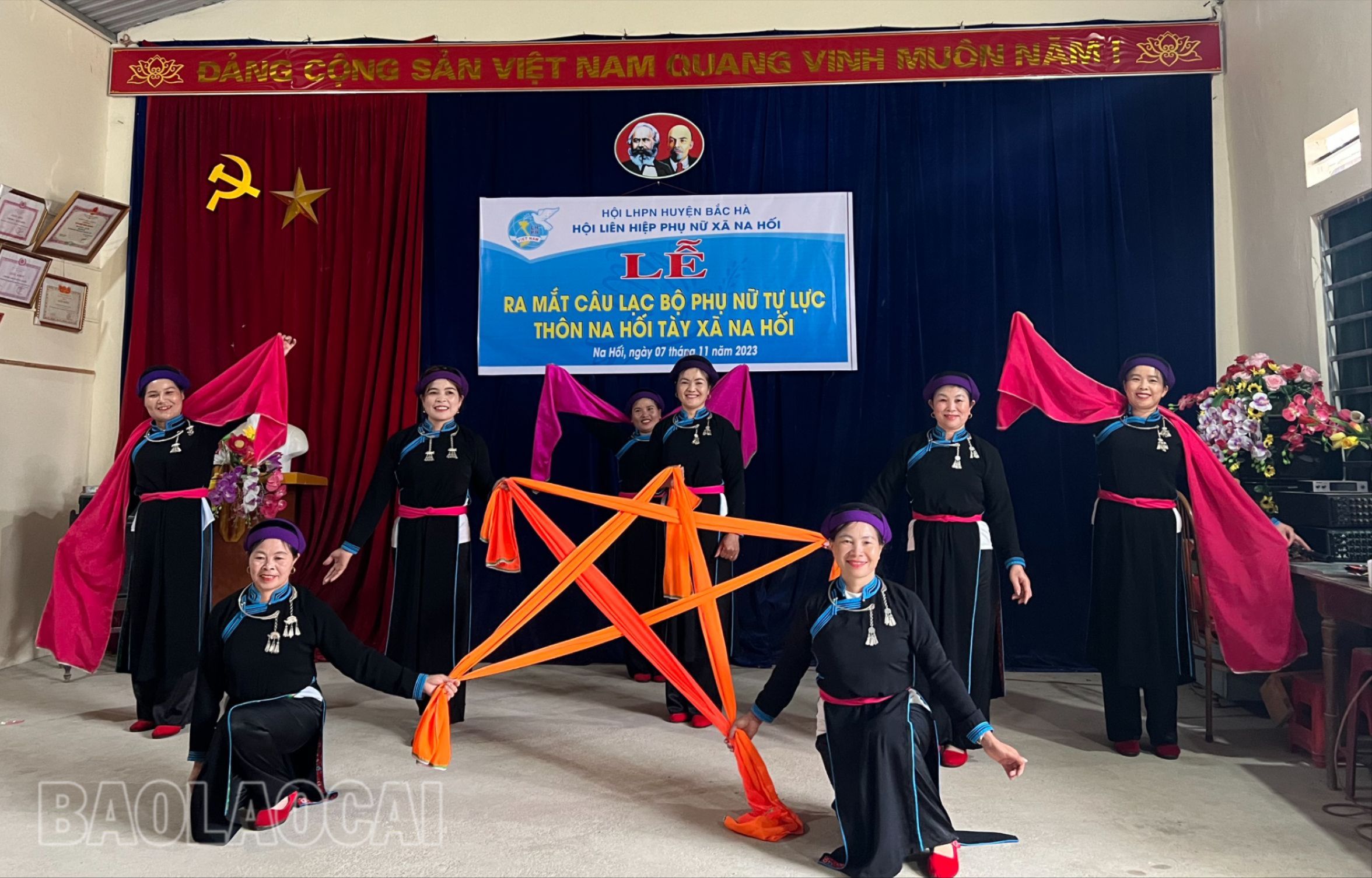 Phụ nữ tự tin thể hiện năng khiếu khi tham gia câu lạc bộ. z4887375943839_540f68d265b64ddb4654192ea772c3d9.jpg