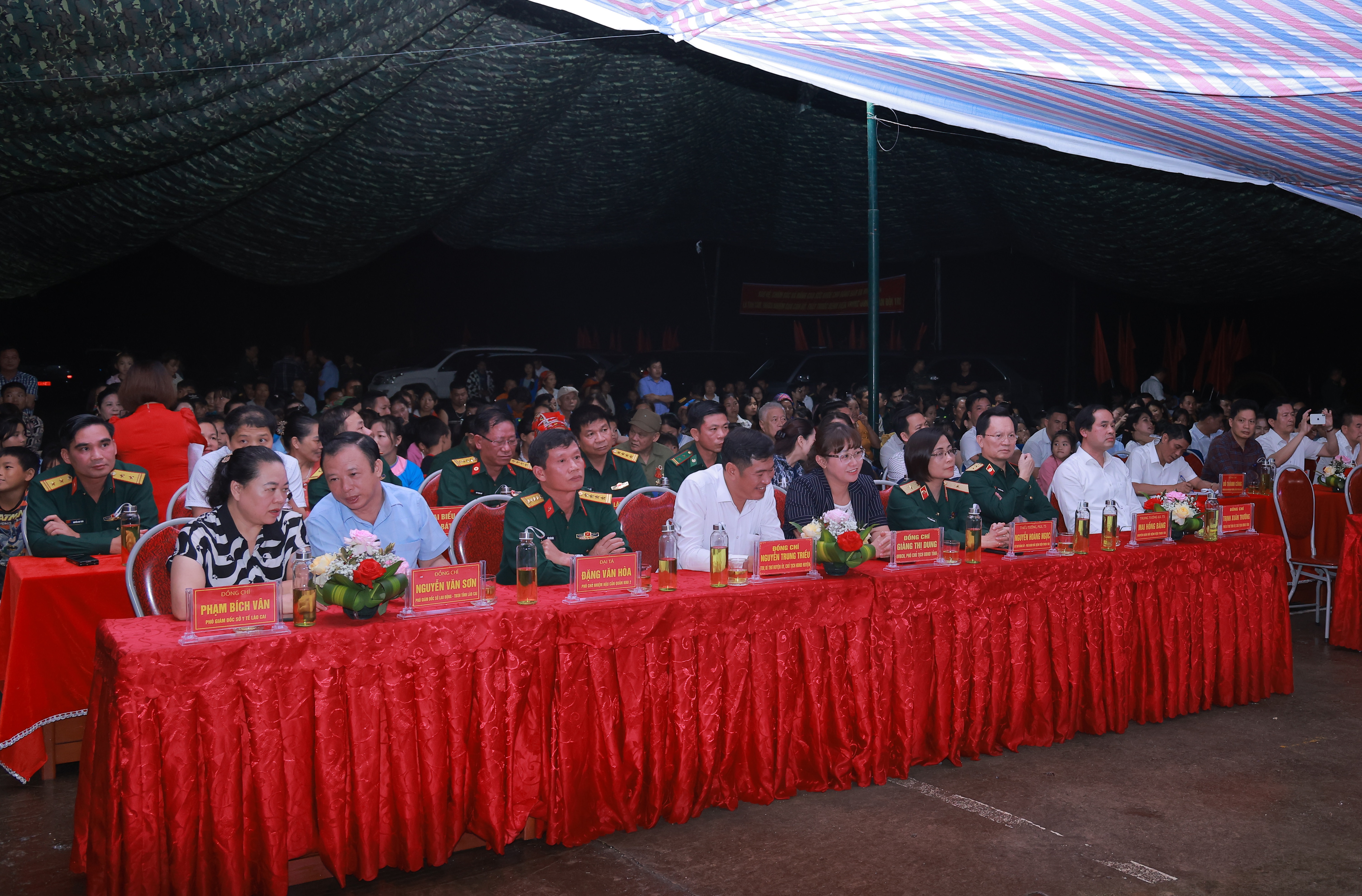 Đại biểu dự chương trình giao lưu. 0E8A7420.jpg