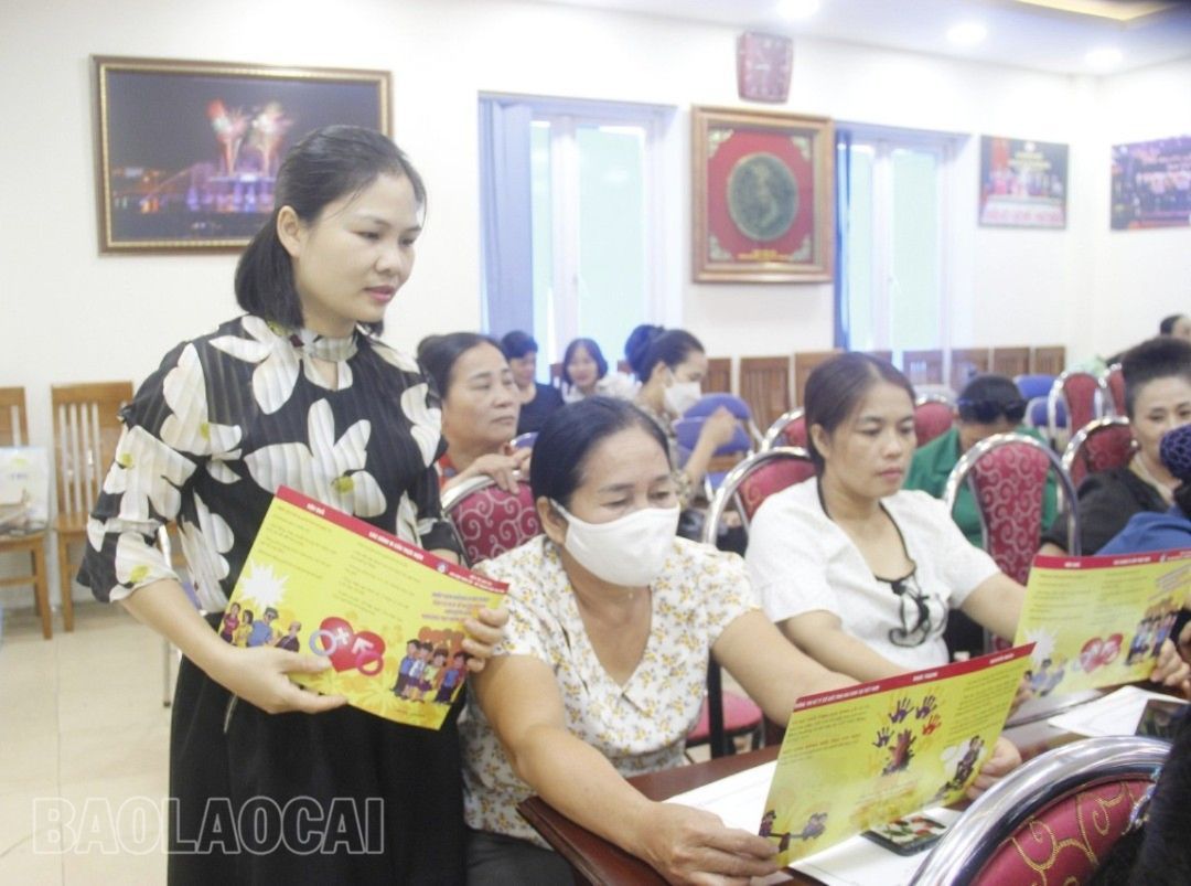 Buổi tuyên truyền nhằm thay đổi nhận thức và tư tưởng lạc hậu về sinh con trai, con gái trong cộng đồng. z4749099985921_20eeae5a56785580704c84a9ca455cb2.jpg