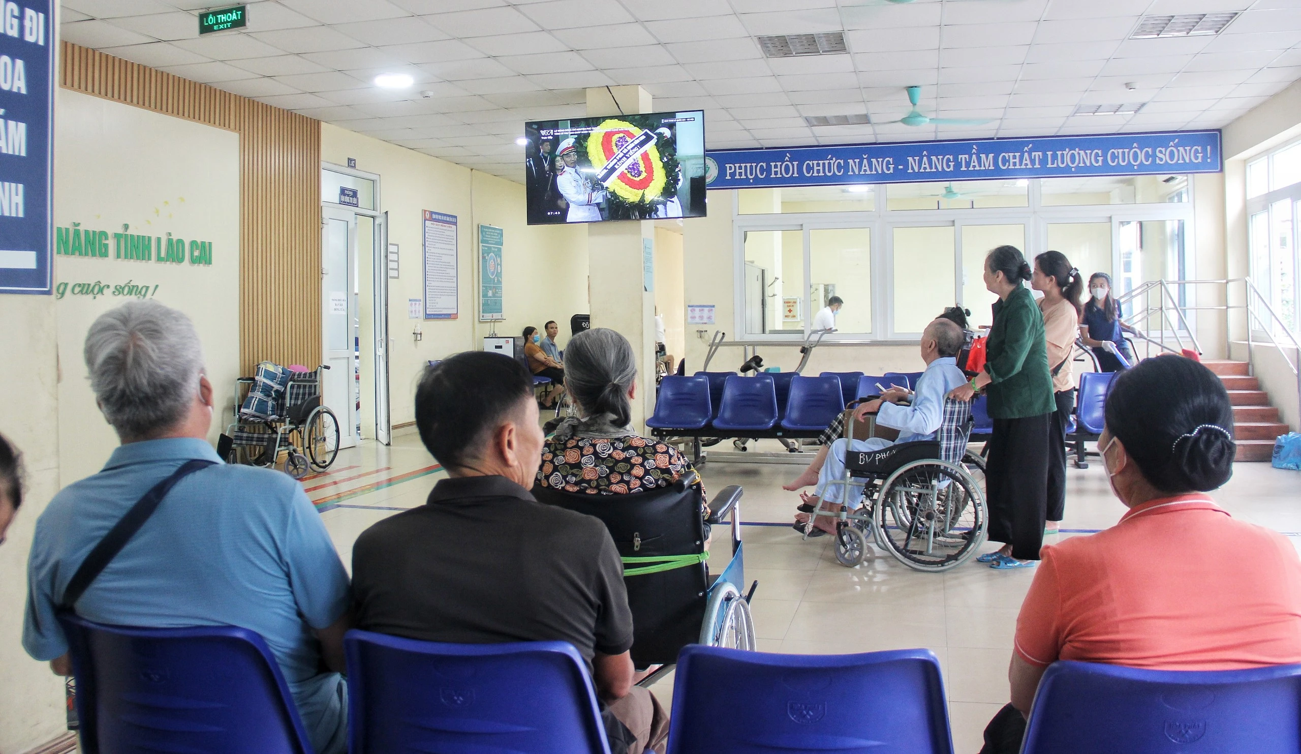 Bệnh nhân xem trực tiếp Lễ viếng Tổng Bí thư Nguyễn Phú Trọng.