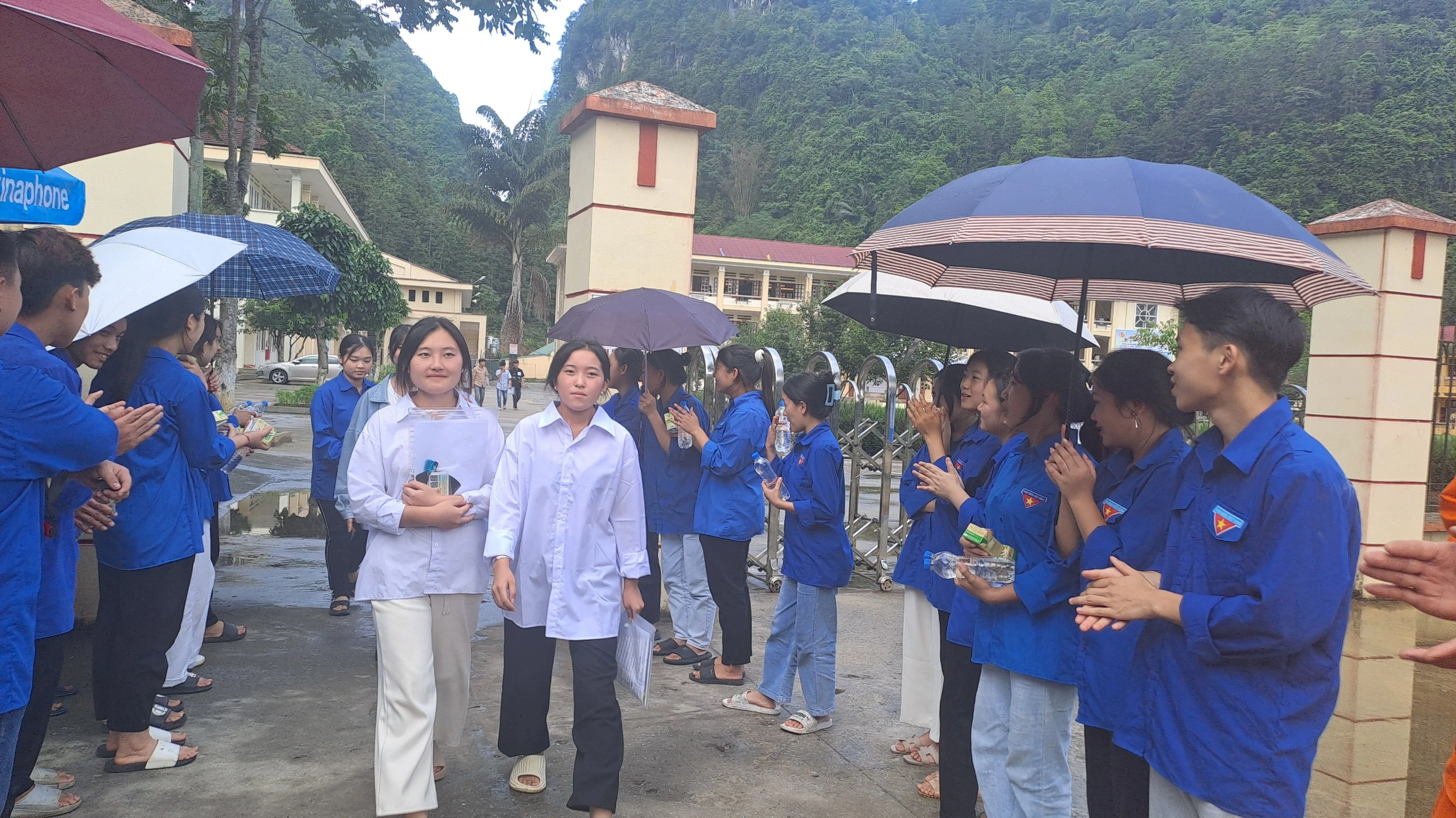 Các thí sinh tại điểm thi số 2 huyện Mường Khương hoàn thành bài thi môn Toán an toàn, nghiêm túc.