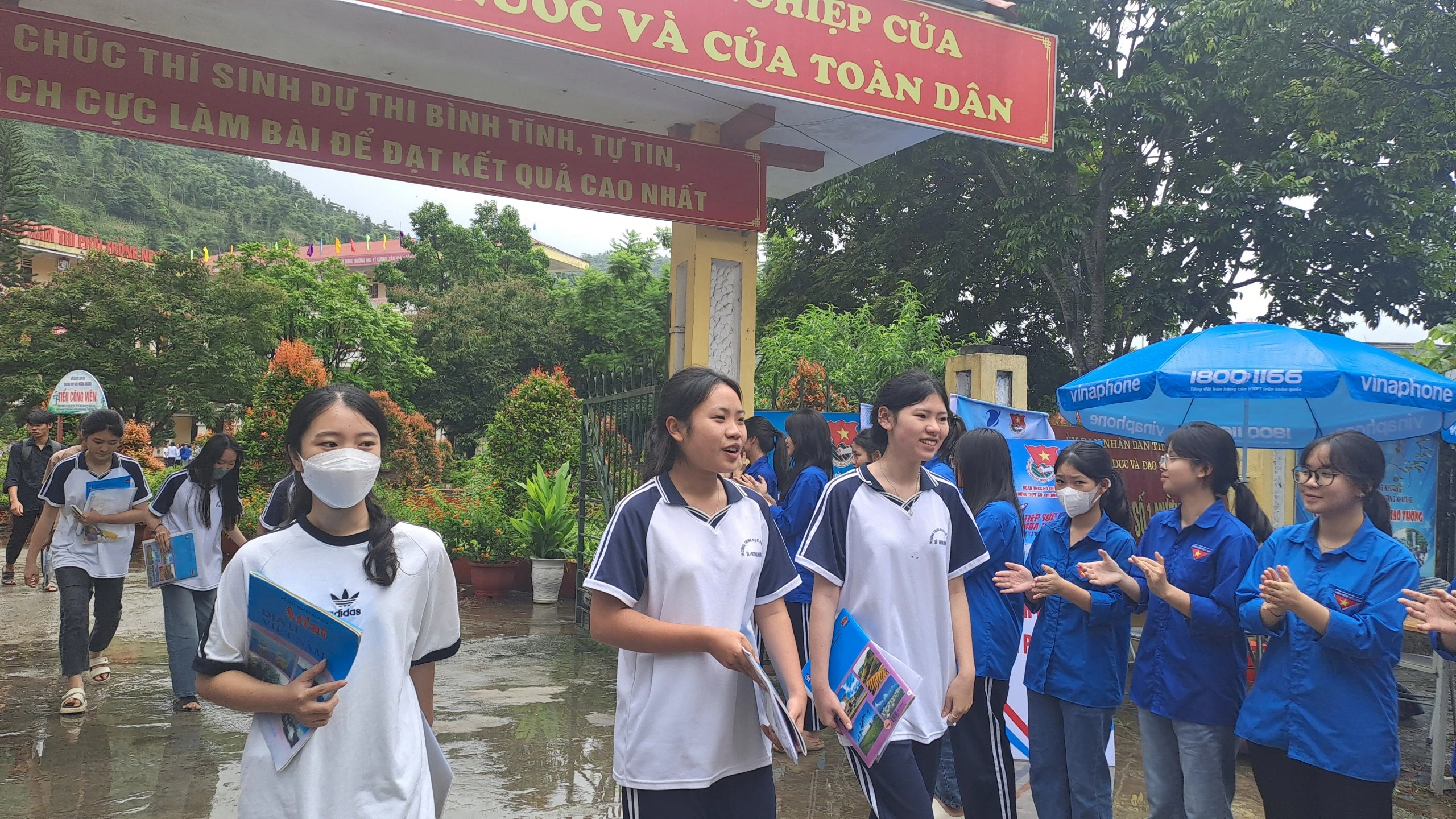 Thí sinh kết thúc môn thi với tâm trạng thoải mái.