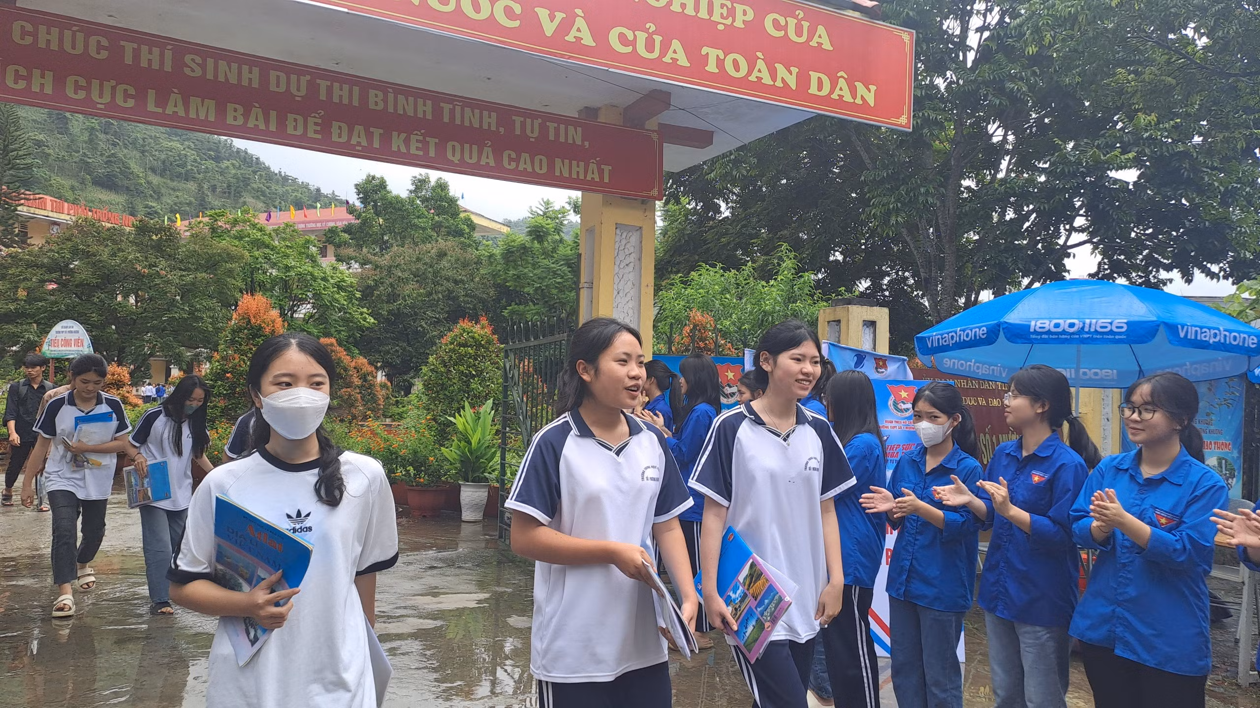 Thí sinh kết thúc môn thi với tâm trạng thoải mái.