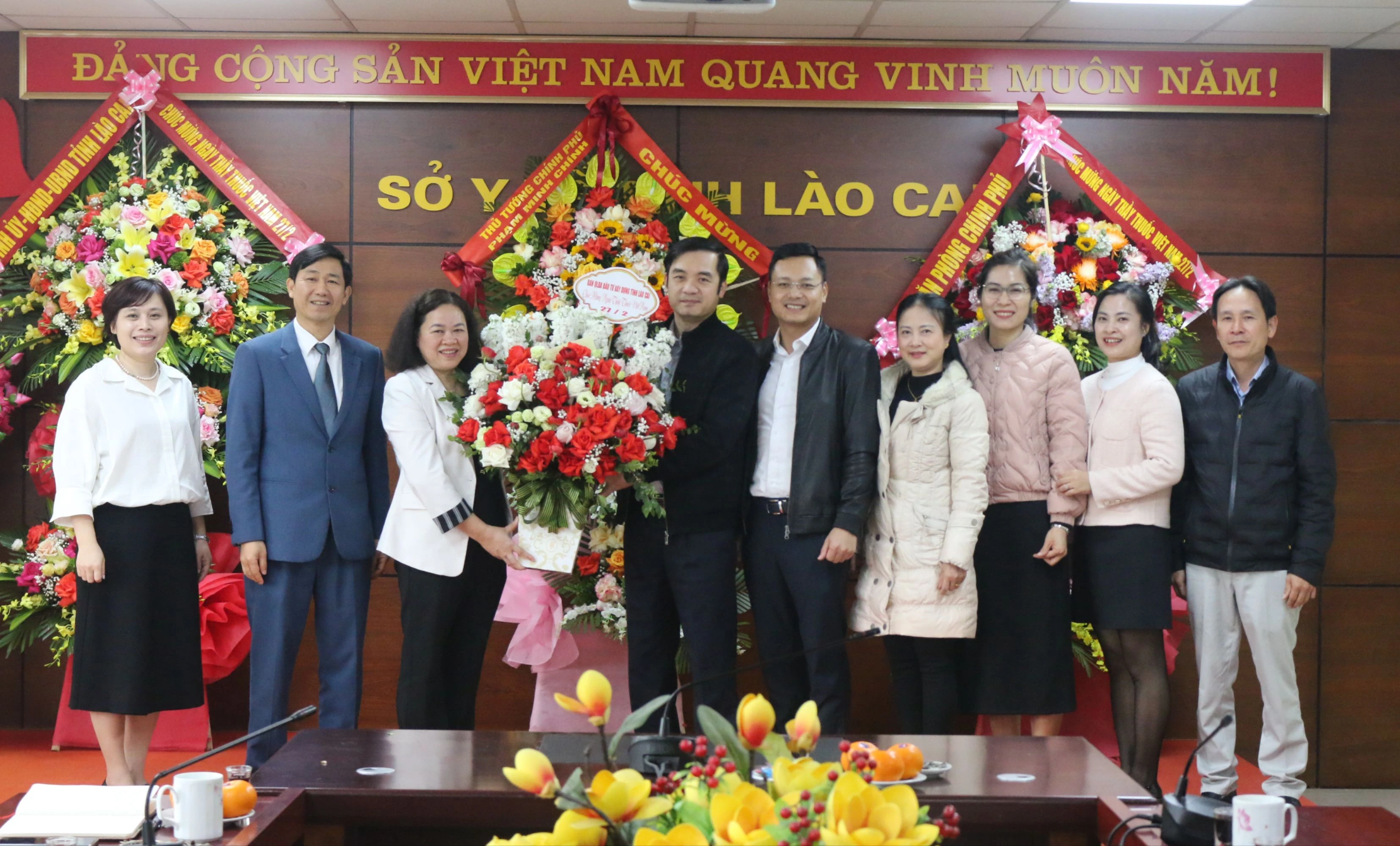 Ban Quản lý dự án và đầu tư xây dựng tỉnh chúc mừng ngành y tế.