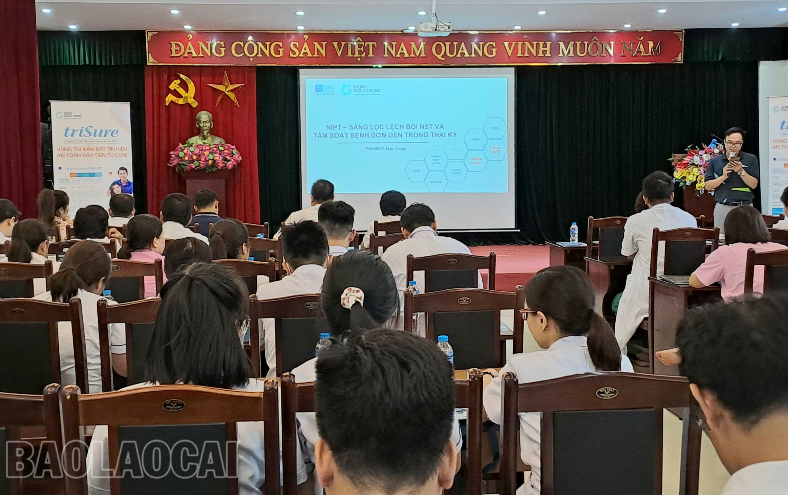 Quang cảnh Hội thảo tập huấn. z4513293724750_ee6492e6726c6fb02cc78bb2326376c3.jpg