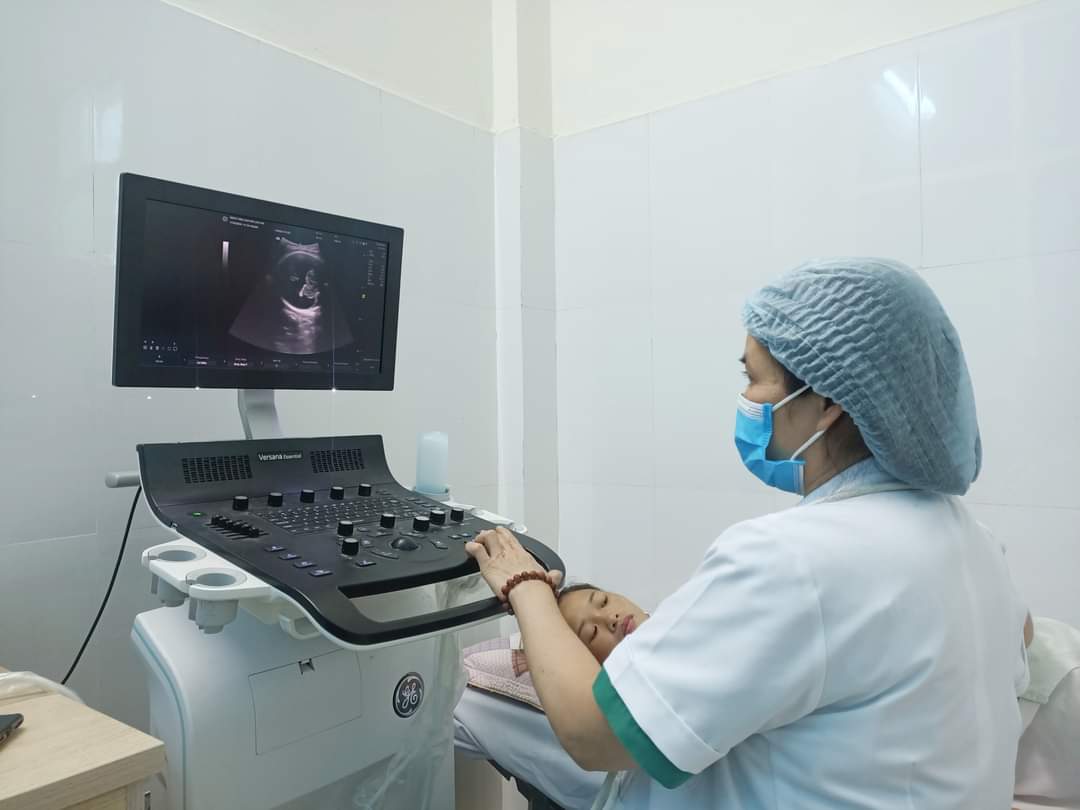Trong 6 tháng đầu năm 2023, Bệnh viện Sản - Nhi đã khám cho 4.530 lượt thai phụ, sàng lọc trước sinh tại bệnh viện đạt 365 lượt, tỉ lệ 61% và đón 1.804 em bé chào đời an toàn. z4513327394157_b1e46970cbb517fc5595cfb583559b53.jpg