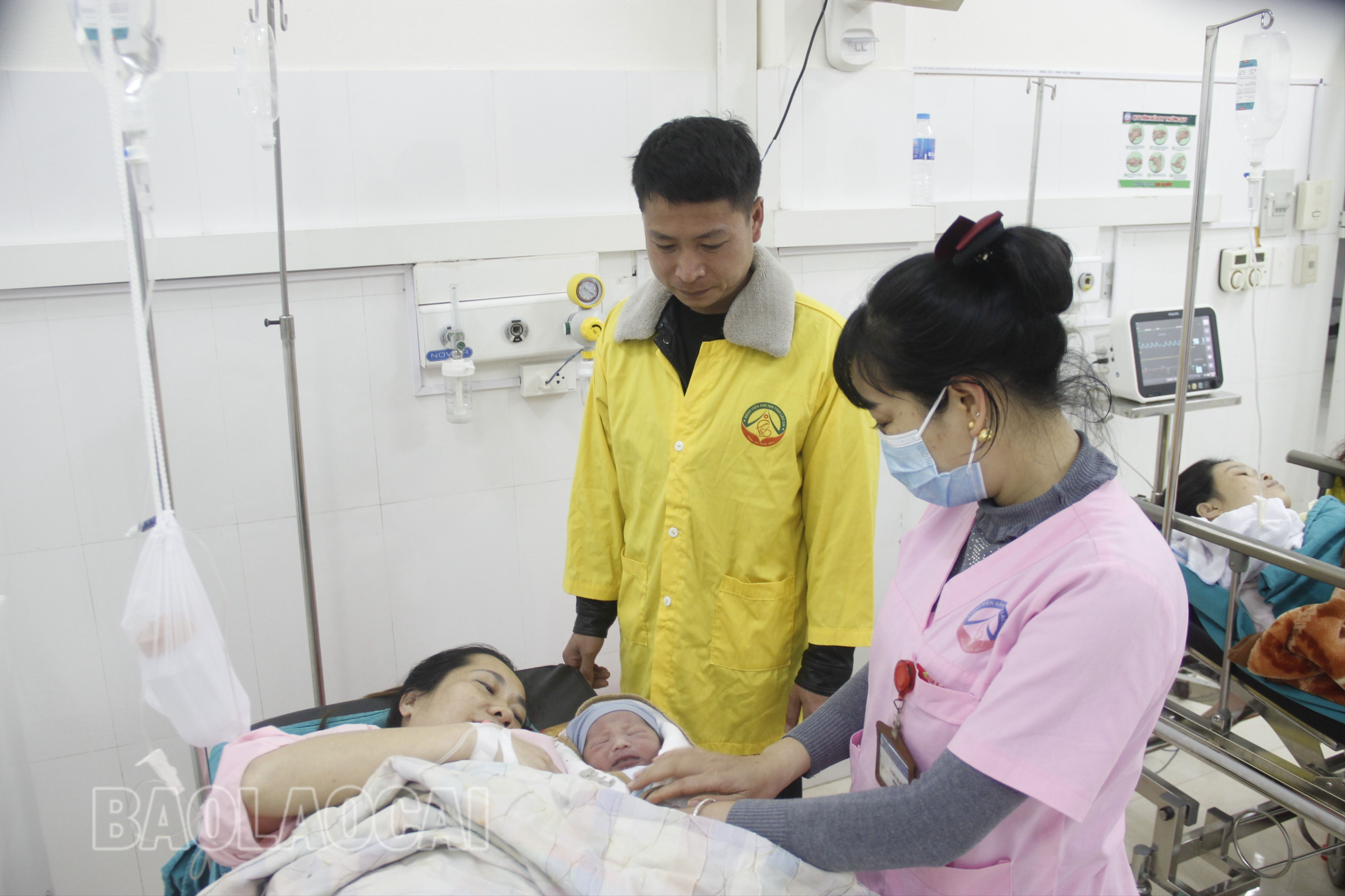 Cán bộ y tế nâng cao tinh thần, thái độ phục vụ người bệnh. _MG_5692.JPG