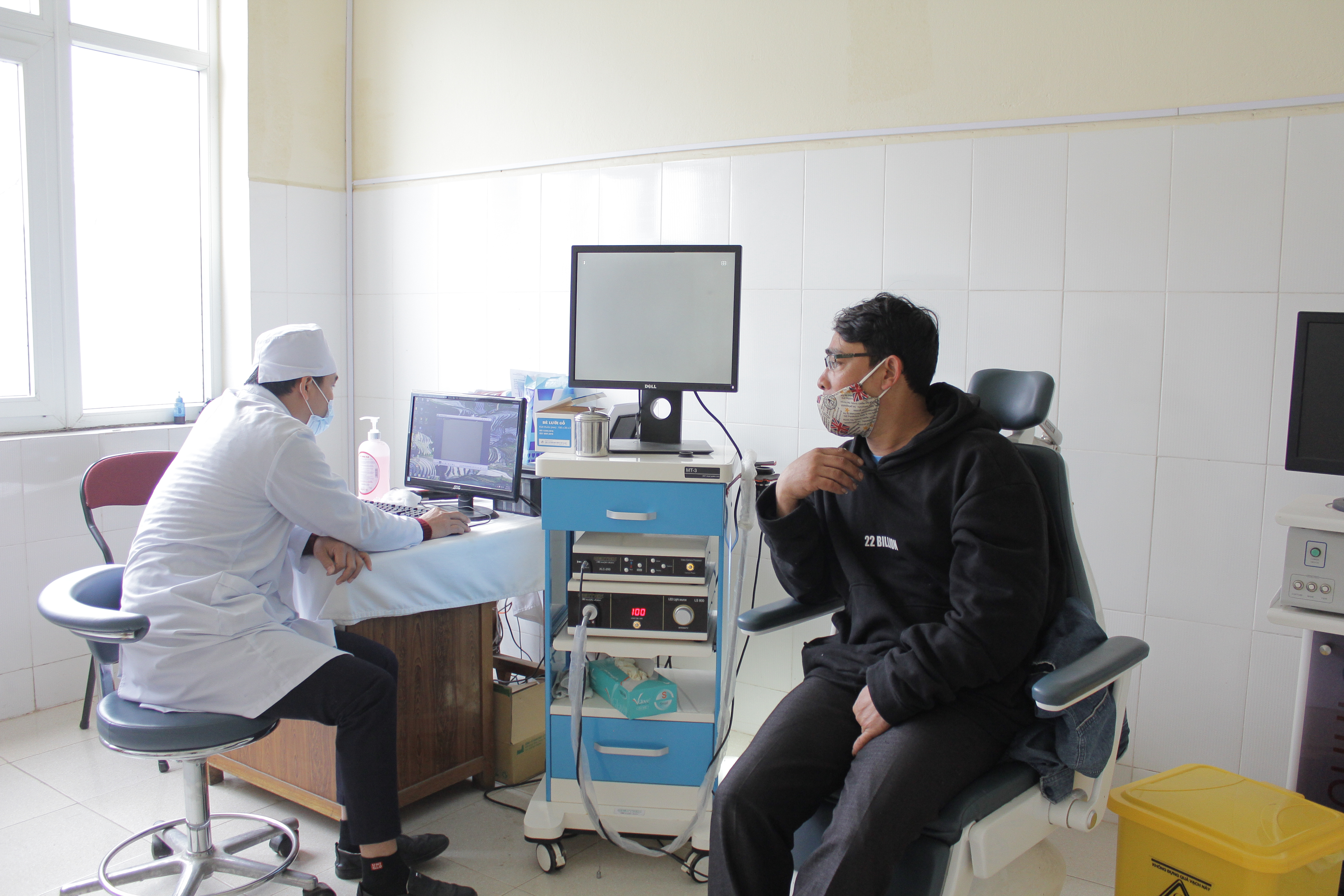 Đảm bảo trang thiết bị, vật tư y tế phục vụ khám, chữa bệnh, đáp ứng kịp thời công tác cấp cứu. IMG_0066.JPG