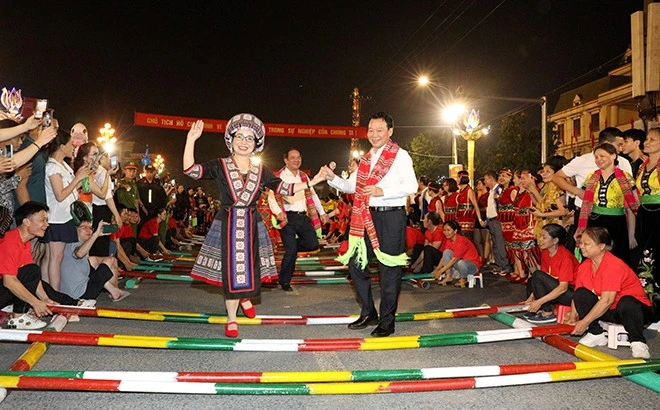 Lễ công bố Quy hoạch tỉnh Yên Bái thời kỳ 2021-2030, tầm nhìn đến năm 2050 và Quyết định công nhận thành phố Yên Bái là đô thị loại II ảnh 15