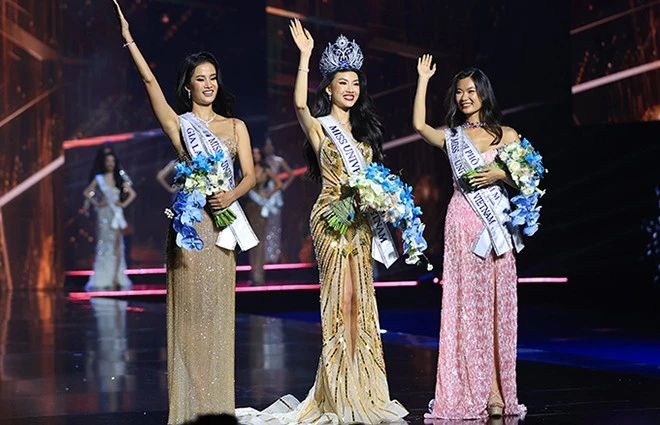 Siêu mẫu Bùi Quỳnh Hoa đăng quang Miss Universe Vietnam 2023 ảnh 1