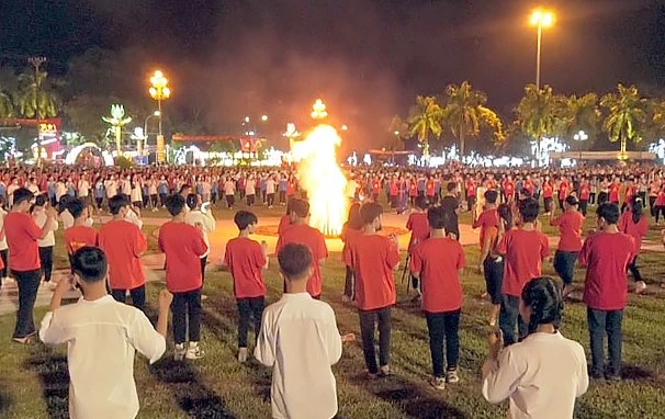 Thành phố Yên Bái: Ấn tượng, hấp dẫn Chương trình nghệ thuật “Tây Bắc - Vang mãi bản hòa ca” ảnh 6