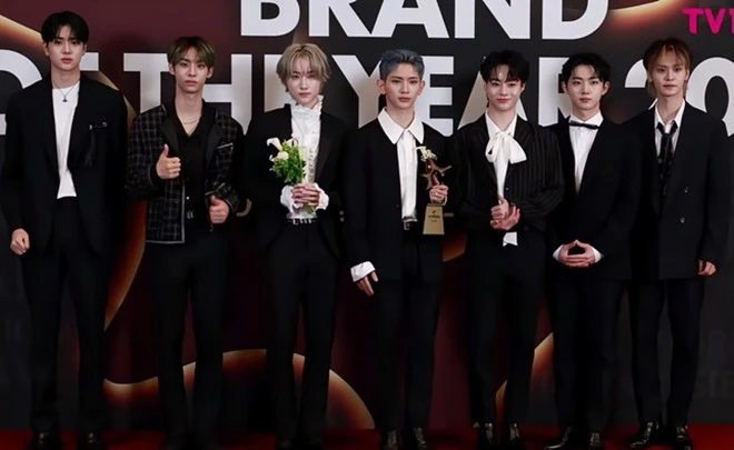 Ca sĩ 25 tuổi người Yên Bái náo loạn truyền thông Hàn Quốc ảnh 1