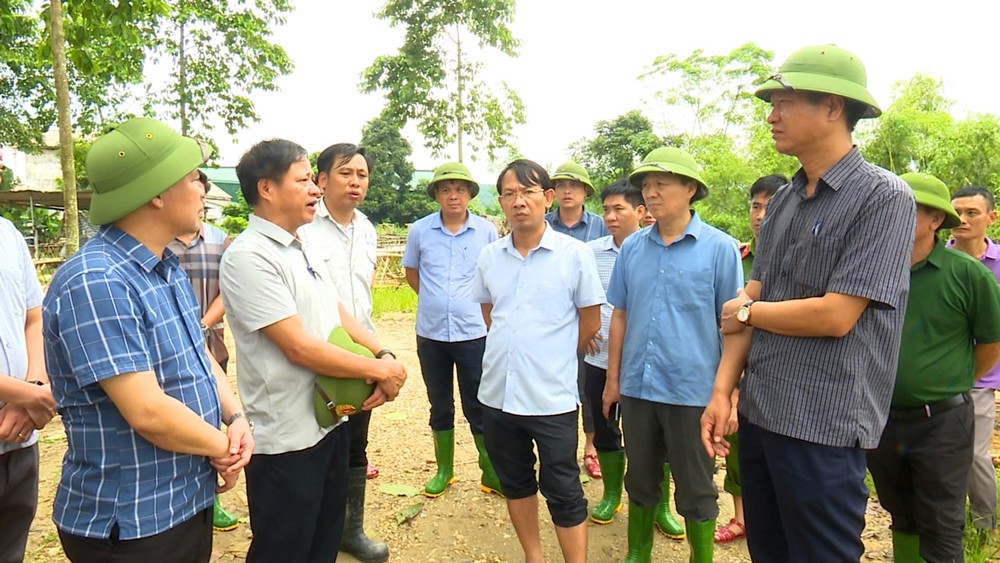 Phó Chủ tịch Thường trực UBND tỉnh Nguyễn Thế Phước kiểm tra chỉ đạo công tác khắc phục bão lũ tại Yên Bình, Lục Yên ảnh 4 Phó Chủ tịch Thường trực UBND tỉnh Nguyễn Thế Phước kiểm tra chỉ đạo công tác khắc phục bão lũ tại Yên Bình, Lục Yên ảnh 4
