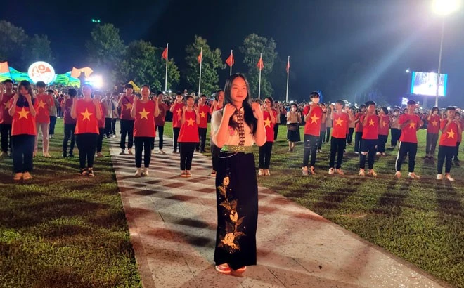 Thành phố Yên Bái: Ấn tượng, hấp dẫn Chương trình nghệ thuật “Tây Bắc - Vang mãi bản hòa ca” ảnh 5