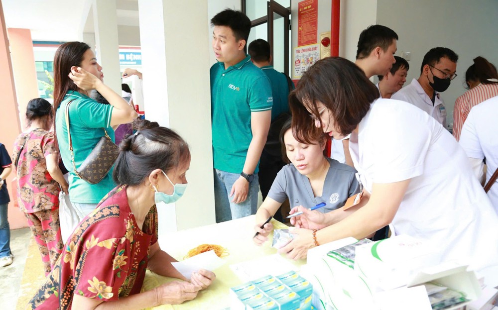 Bệnh viện Bạch Mai miễn toàn bộ học phí đào tạo cán bộ ngành y tế tỉnh Yên Bái từ nay đến hết năm 2025 ảnh 2 Bệnh viện Bạch Mai miễn toàn bộ học phí đào tạo cán bộ ngành y tế tỉnh Yên Bái từ nay đến hết năm 2025 ảnh 2