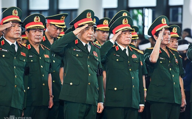 Lãnh đạo Đảng, Nhà nước viếng thượng tướng Nguyễn Chí Vịnh ảnh 4 Lãnh đạo Đảng, Nhà nước viếng thượng tướng Nguyễn Chí Vịnh ảnh 4