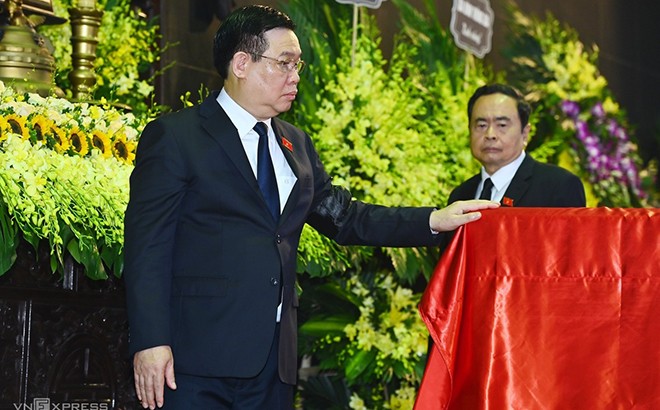 Lãnh đạo Đảng, Nhà nước viếng thượng tướng Nguyễn Chí Vịnh ảnh 3 Lãnh đạo Đảng, Nhà nước viếng thượng tướng Nguyễn Chí Vịnh ảnh 3
