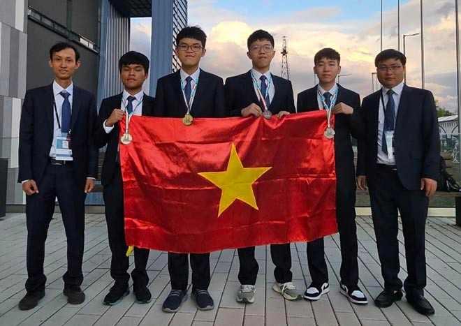 Chàng trai vàng Olympic Tin học biết lập trình từ lớp 6 ảnh 1 Chàng trai vàng Olympic Tin học biết lập trình từ lớp 6 ảnh 1