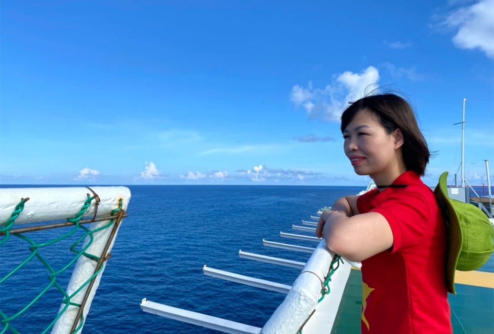 Con gái Liệt sĩ Gạc Ma viết tiếp ước mơ dang dở biên vẽ hải đồ của bố ảnh 1