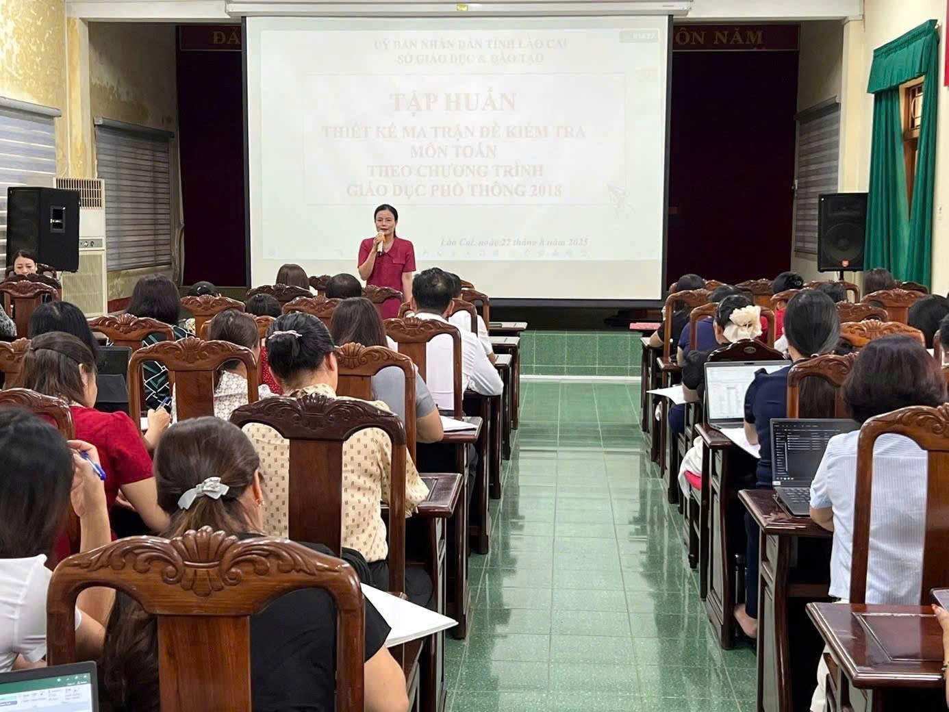 Quang cảnh lớp tập huấn. quang-canh-tp.jpg