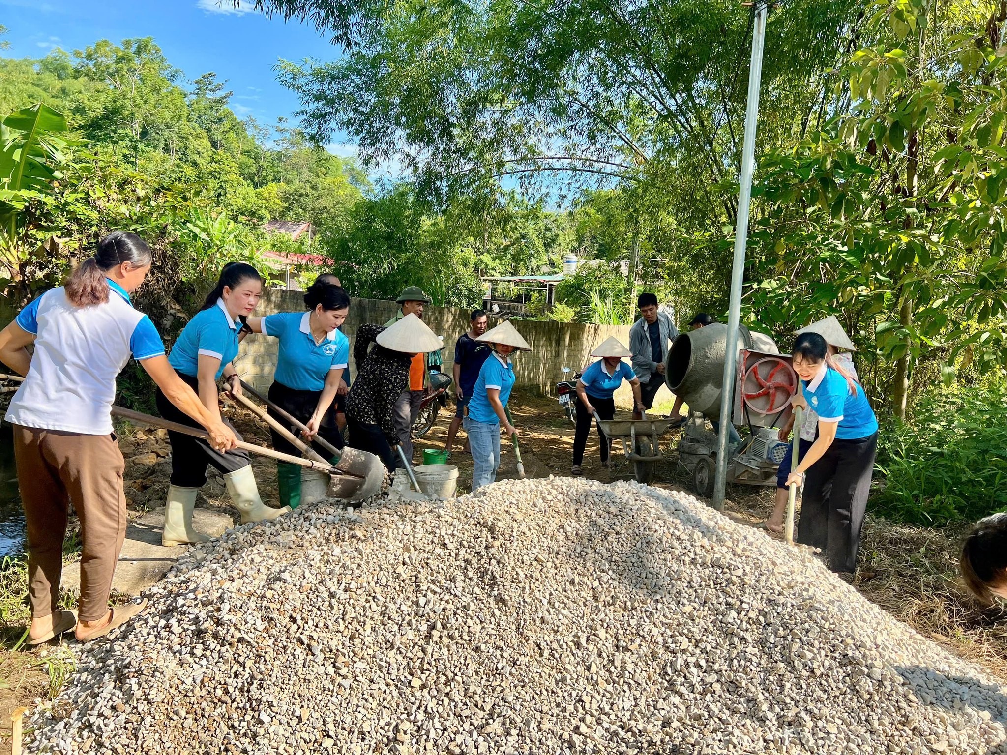 Nhiều công trình, phần việc thiết thực được hội phụ nữ các cấp triển khai góp phần thay đổi diện mạo các địa phương. 527983406-1049637174052303-1102467624879106682-n.jpg