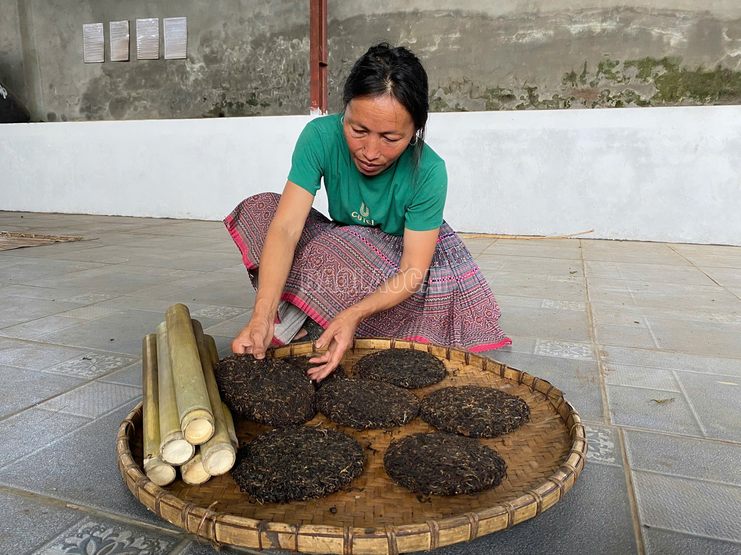 Các sản phẩm trà ép bánh và trà ống nứa của gia đình chị Ly. baolaocai-c_z7152583910136-64e37d7f25d0d56056c76dcf199ec4b8.jpg