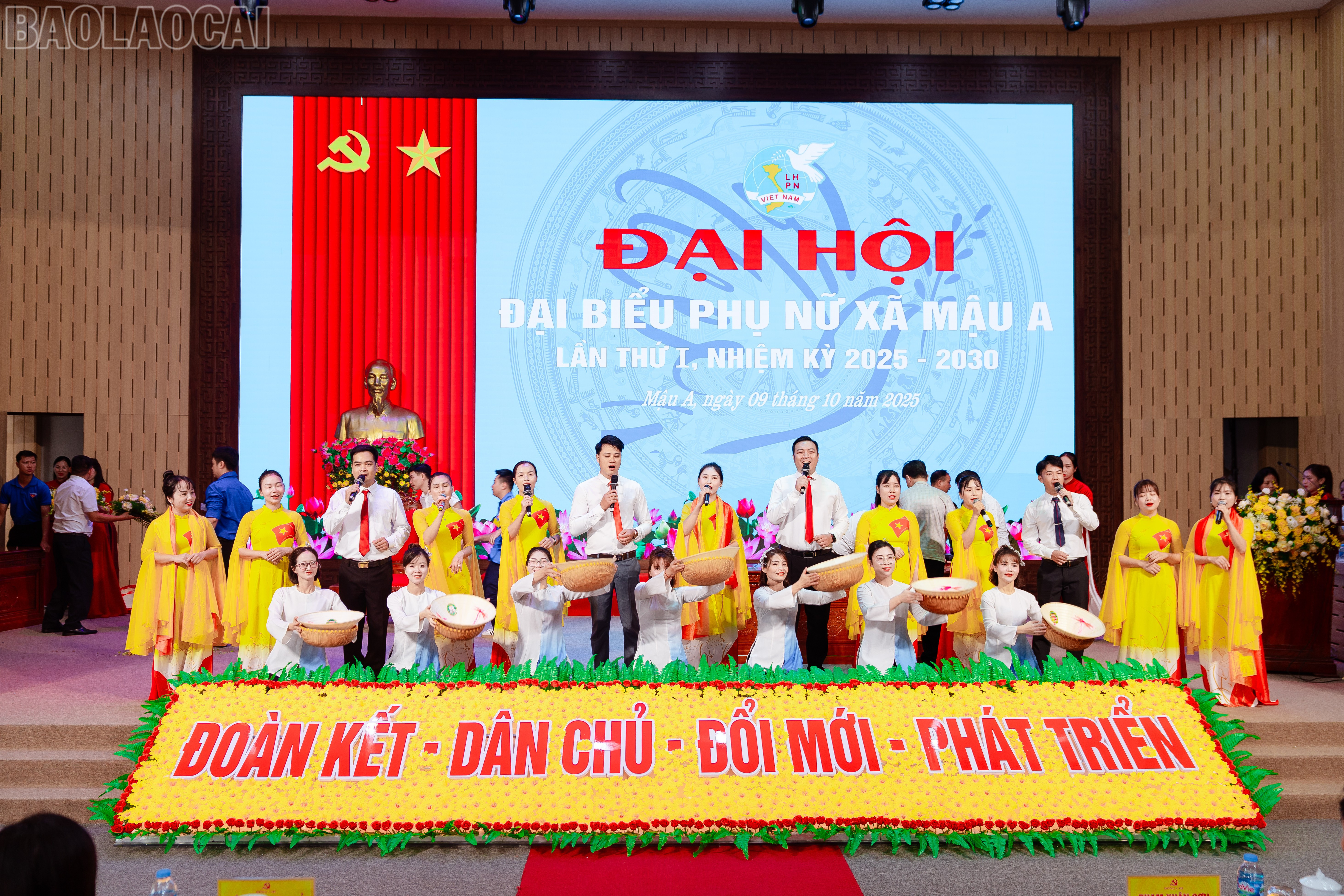 Văn nghệ chào mừng đại hội. baolaocai-tl_img-6502.jpg