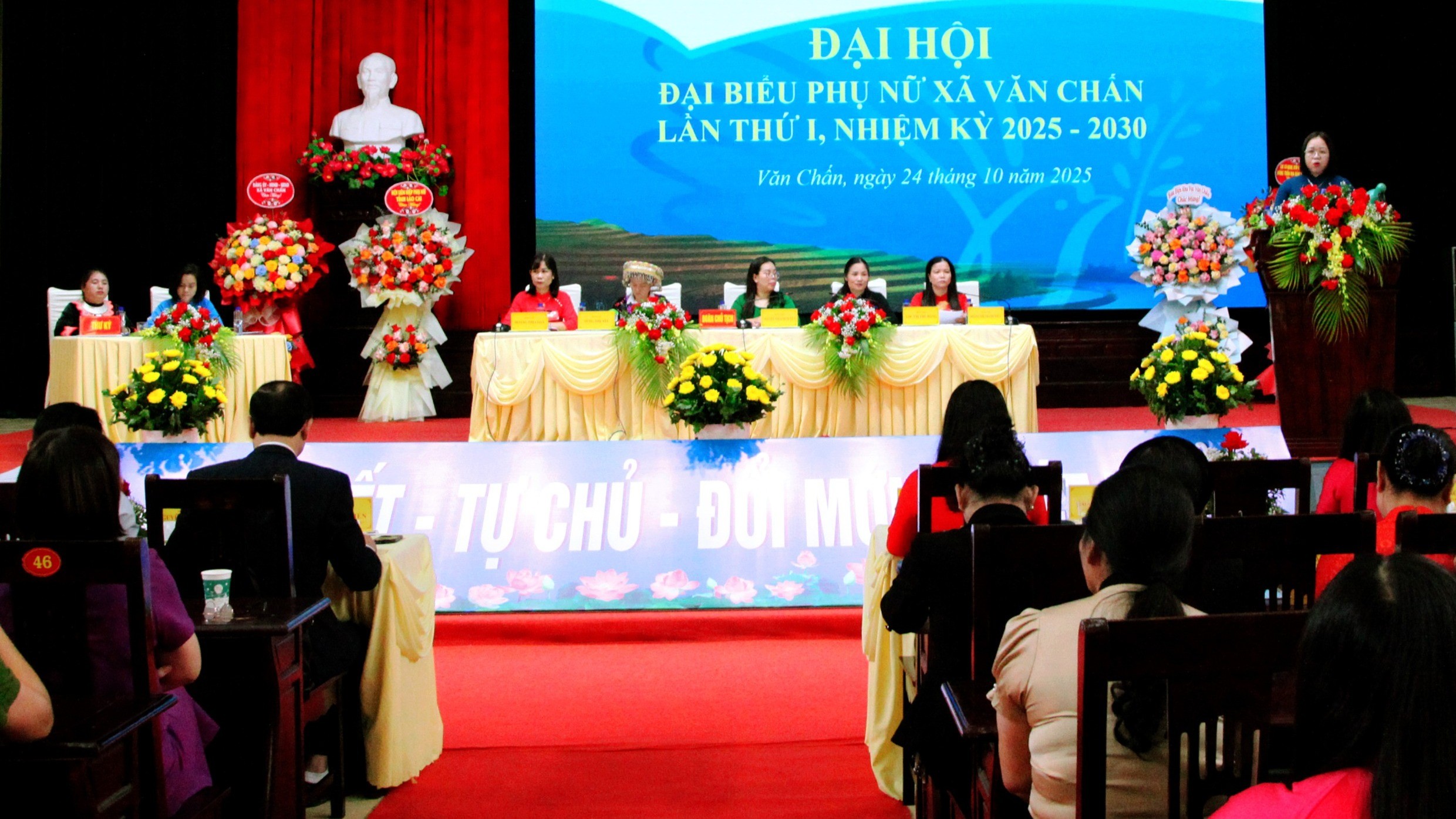 Quang cảnh đại hội. 4-6649.jpg